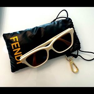 Fendi Sunglasses 😎 in beige!